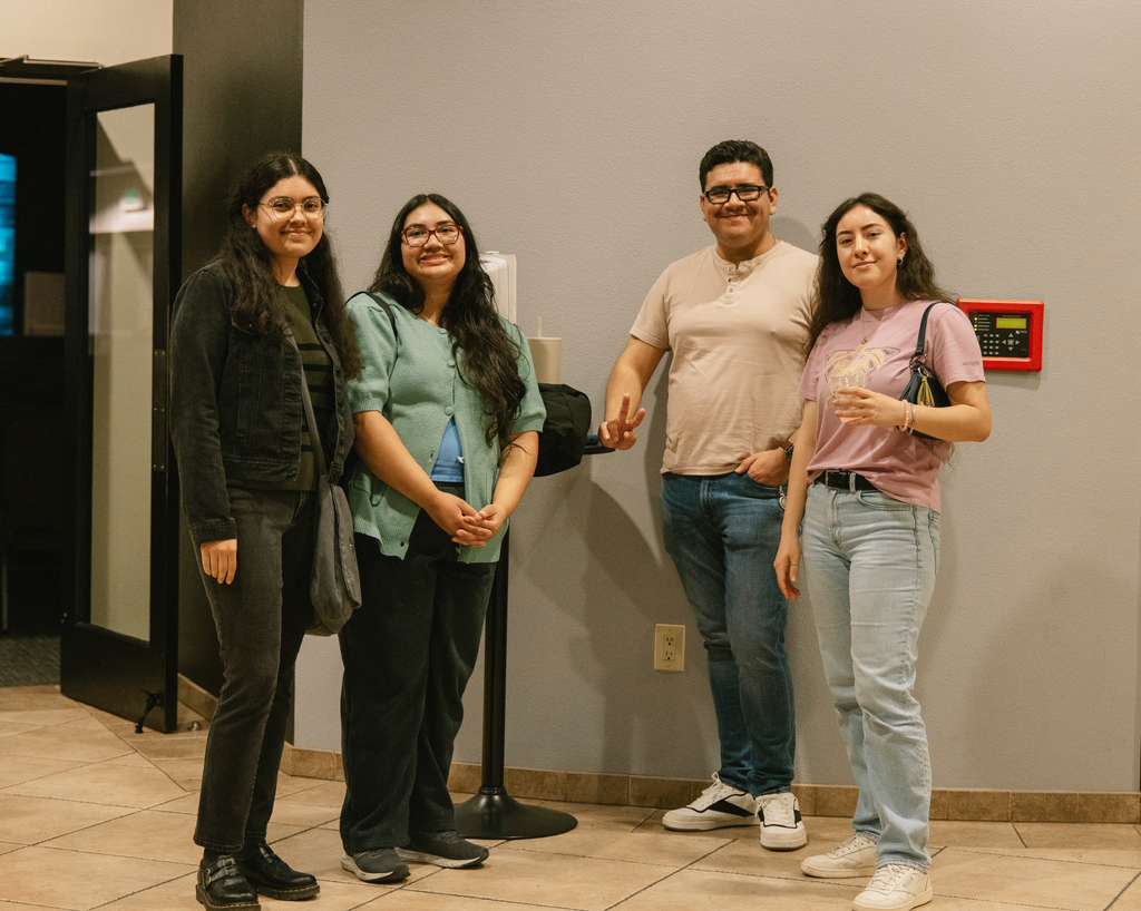 Jóvenes de Cosecha Grupo de jóvenes reunidos en Cosecha Compañerismo Cristiano